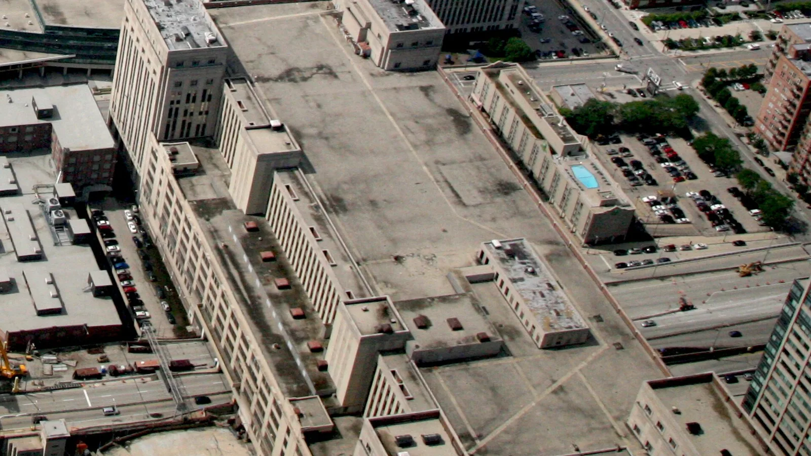 Old Chicago Main Post Office viewed from the Willis Tower in 2010