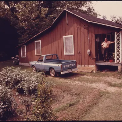 HOME ON RIVER STREET, HALF A BLOCK SOUTH OF MAIN STREET SHOPS IN HELEN, GEORGIA, NEAR ROBERTSTOWN. THE TOWN WAS...   NARA   557671